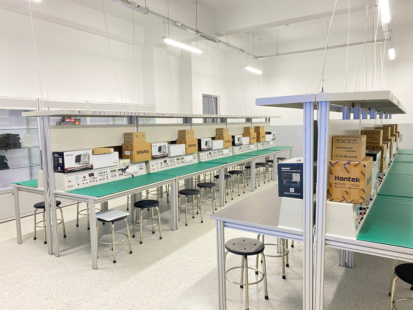 张家口学院物联网创新、电子工艺实验室交付